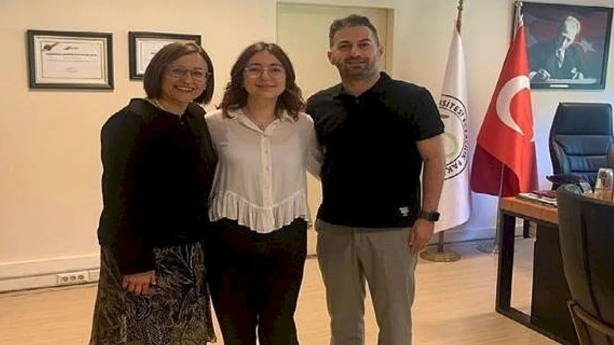 EÜ Eczacılık Fakültesinde genç bilim insanları uluslararası başarılara imza atıyor