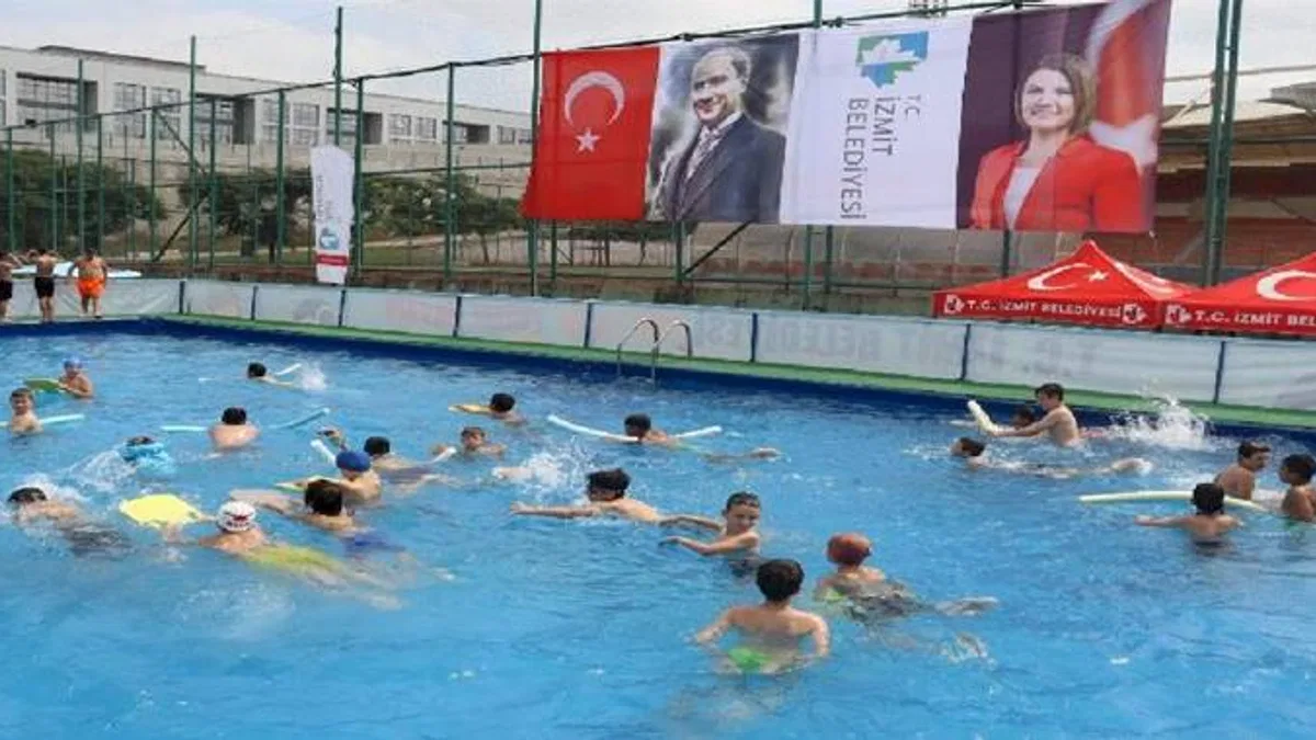 İzmit'te sportif yüzme havuzu açıldı