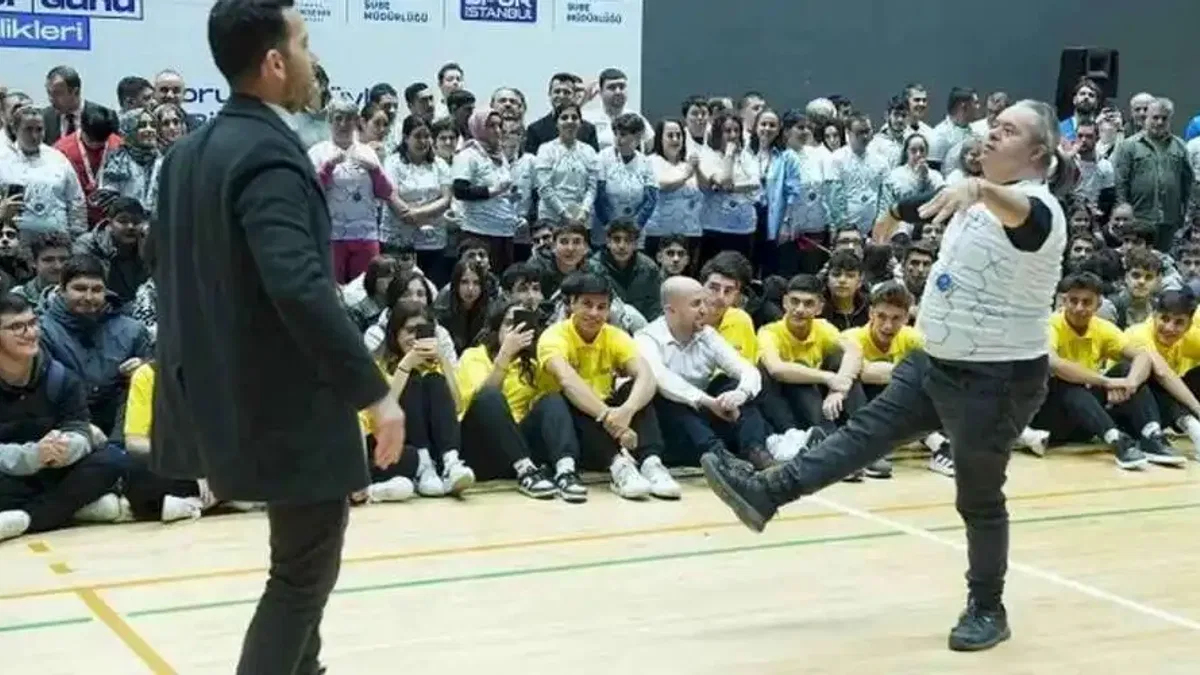 İstanbul'da kulaçlar ve goller engellere karşı atıldı