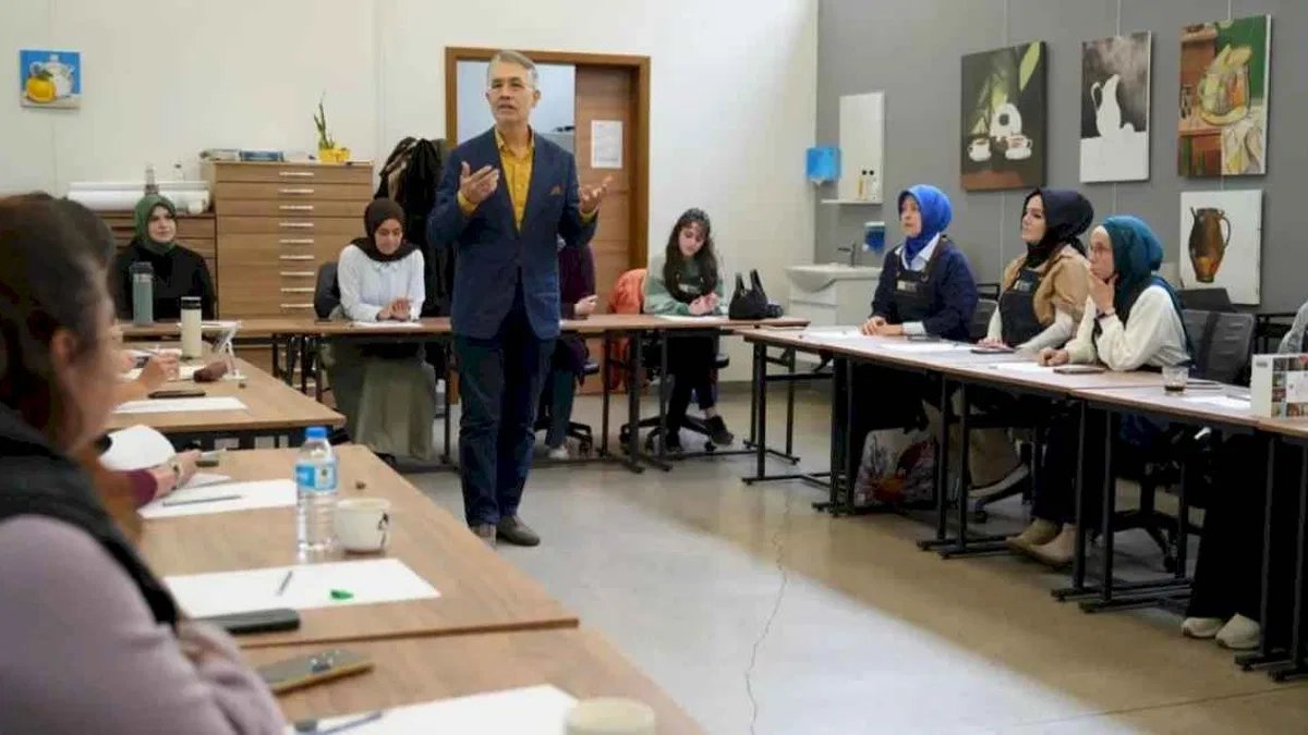 Ressam Cemal Toy, renklerin şifasını Kocaeli’ye taşıdı