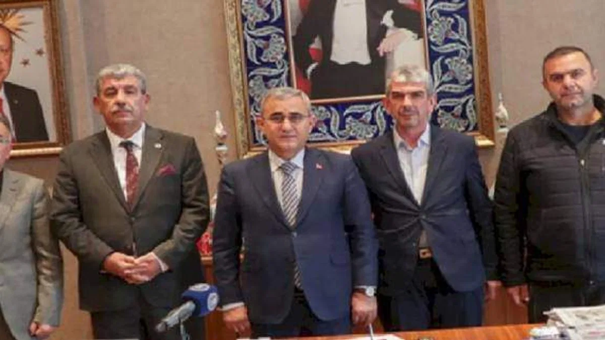 Kütahya'da otobüsçüler kazançlarını AFAD'a bağışladı