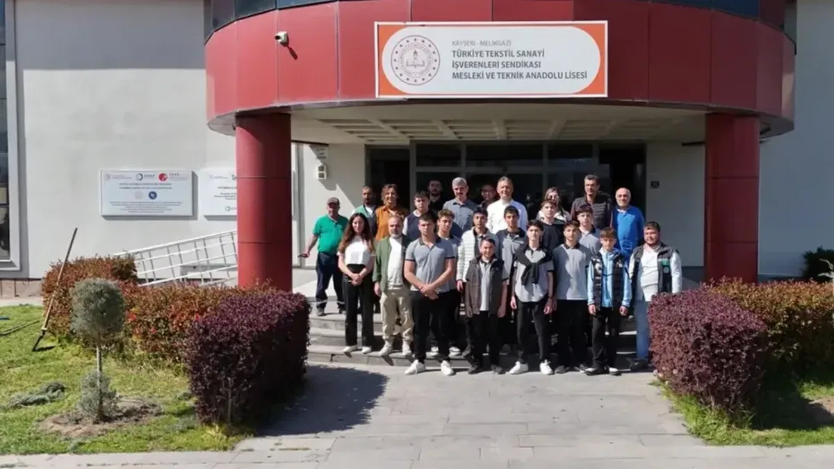 Kayseri Büyükşehir'den okullara yeşil dokunuş