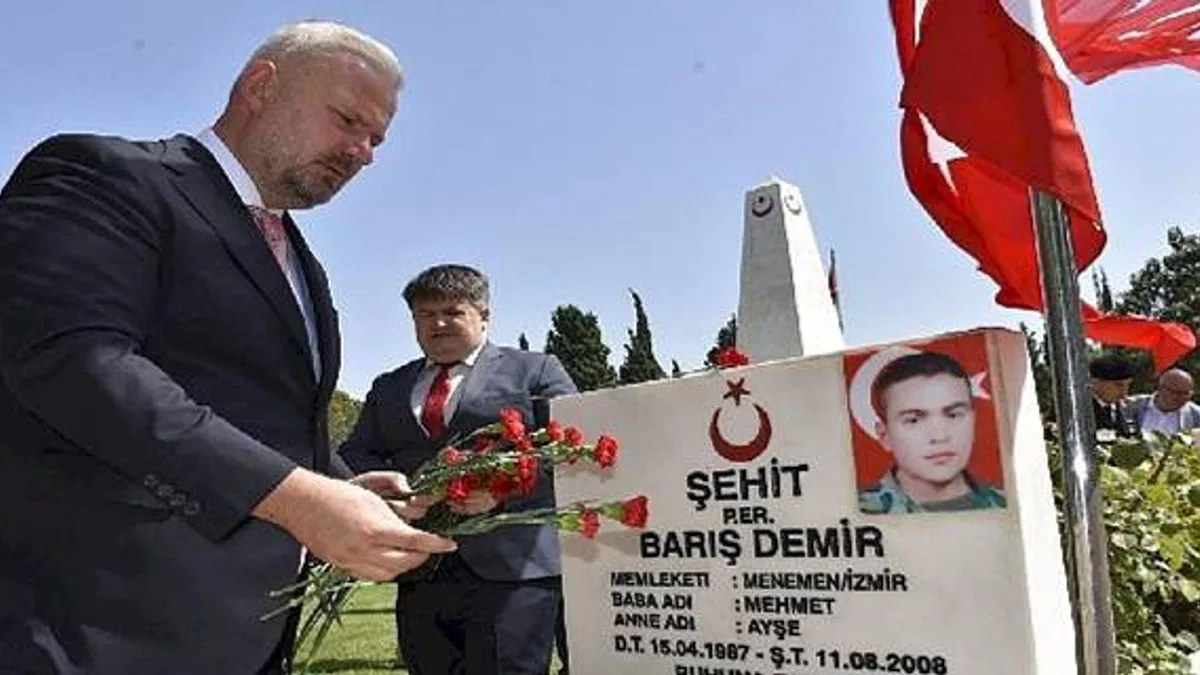 15 Temmuz şehitleri Menemen'de dualarla anıldı