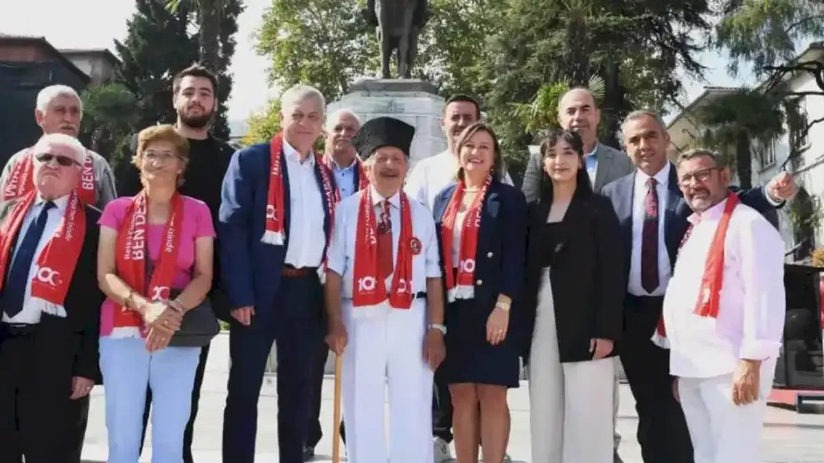 Atatürk’ün Cumhurbaşkanı olarak Bursa’ya gelişinin 100. yılı anısına çelenk sunumu yapıldı