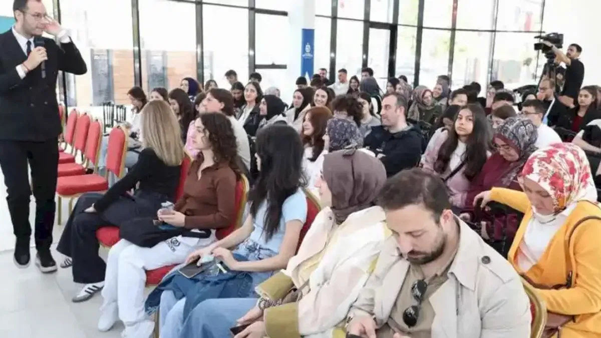 Prof. Dr. Samur, gençlerle yapay zekâyı konuştu