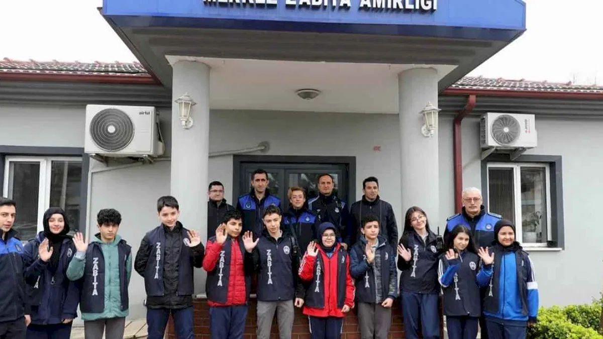 Sakarya’da çocuk zabıtalar sahaya indi!