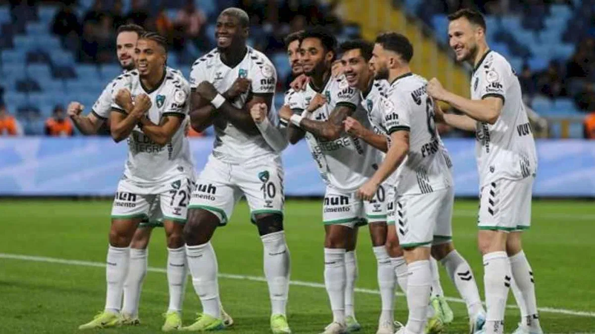 Kocaelispor 16 yıl sonra Trendyol Süper Lig'de!