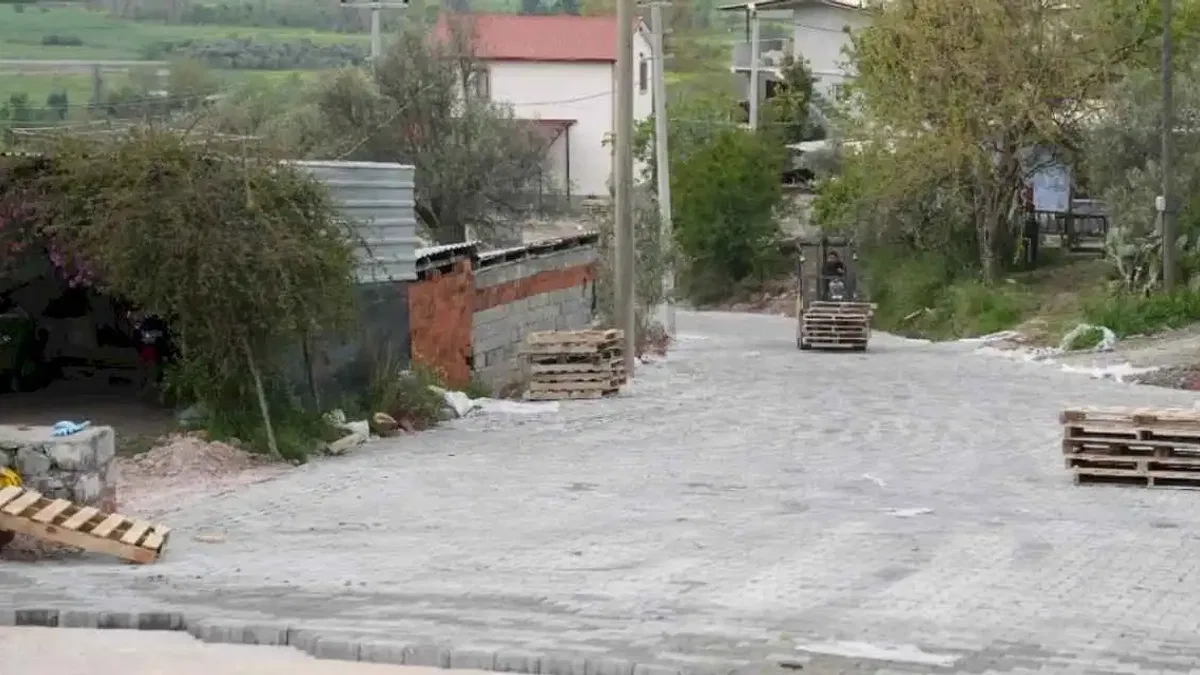 Muğla Dalaman'da Başkan Durmuş, parke çalışmalarını inceledi
