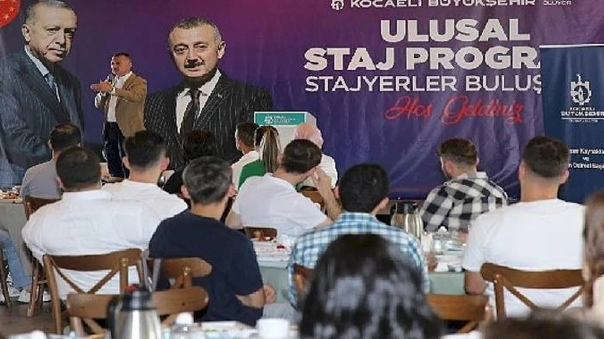 Büyükşehir stajyerleriyle buluşan Büyükakın; İdeallerinizden asla vazgeçmeyin