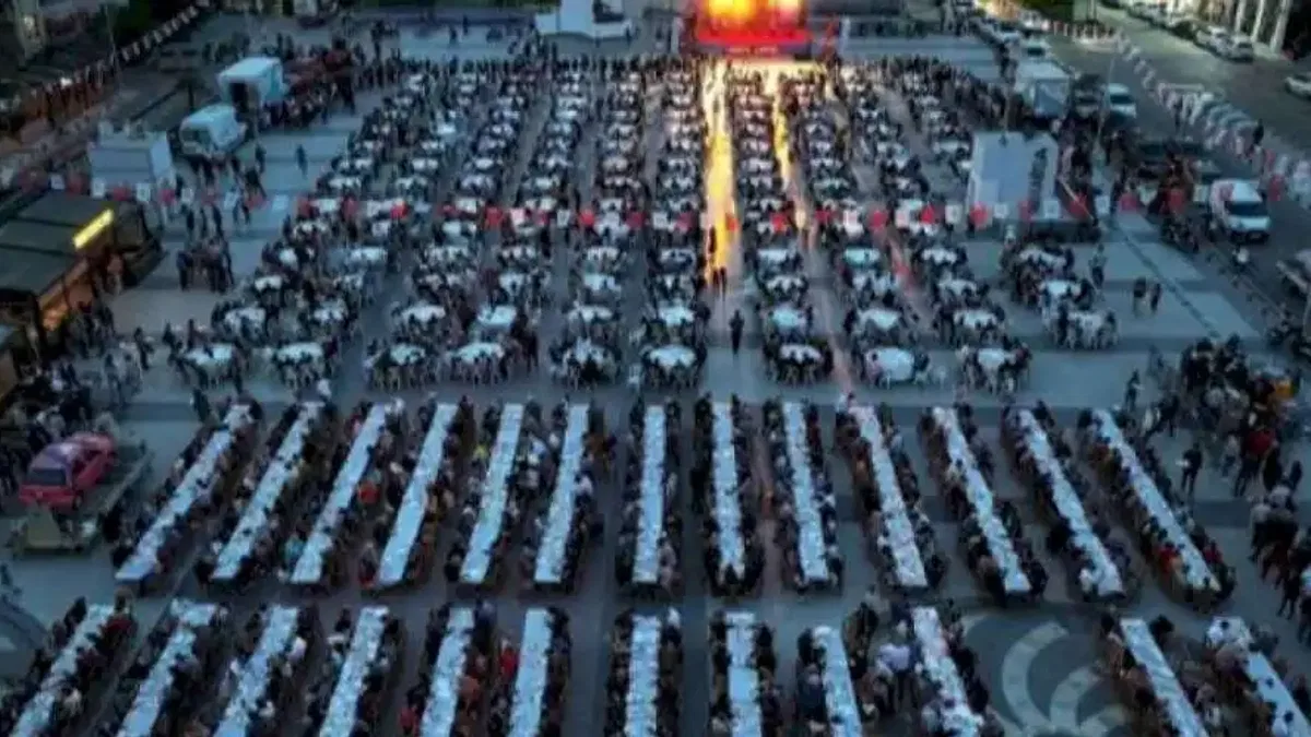 Manisalılar, Büyükşehir'in iftar sofrasında buluştu