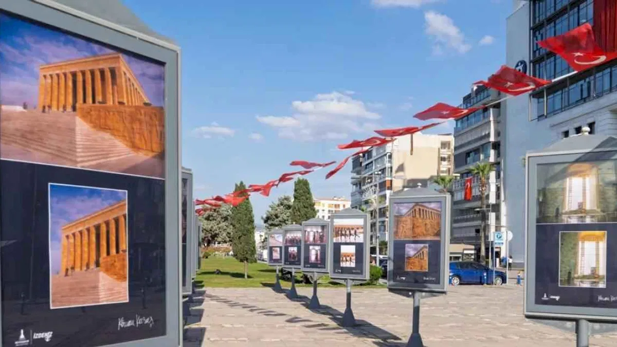 Gazeteci Korcan Karar’ın “Anıtkabir” sergisi İzmir’de açıldı