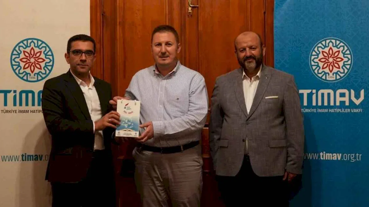 Hafız İsmail Özarpa, kazandığı ödülünü TİMAV'a bağışladı