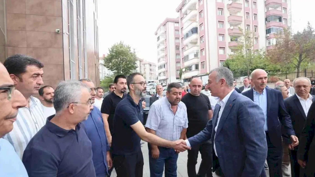 Kocaeli Büyükşehir Başkanı Büyükakın, Gebzeli servisçilerle buluştu