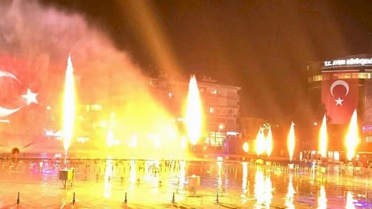 Başkan Çerçioğlu, Cumhuriyet'in 101. yaşında Aydınlıları sevilen sanatçılarla buluşturdu.