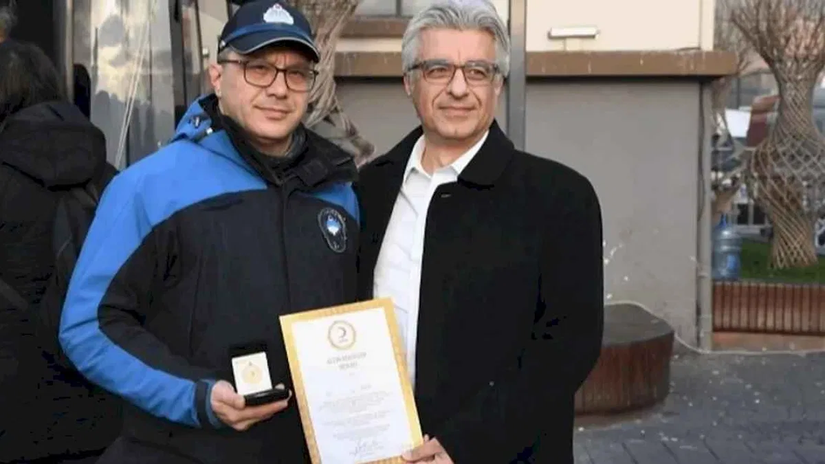 37 kez kan bağışlayan Balıkesirli zabıtaya Kızılay’dan ödül