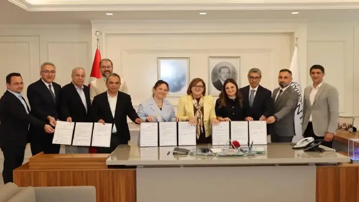 Gaziantep'te GASMEK binası için protokol