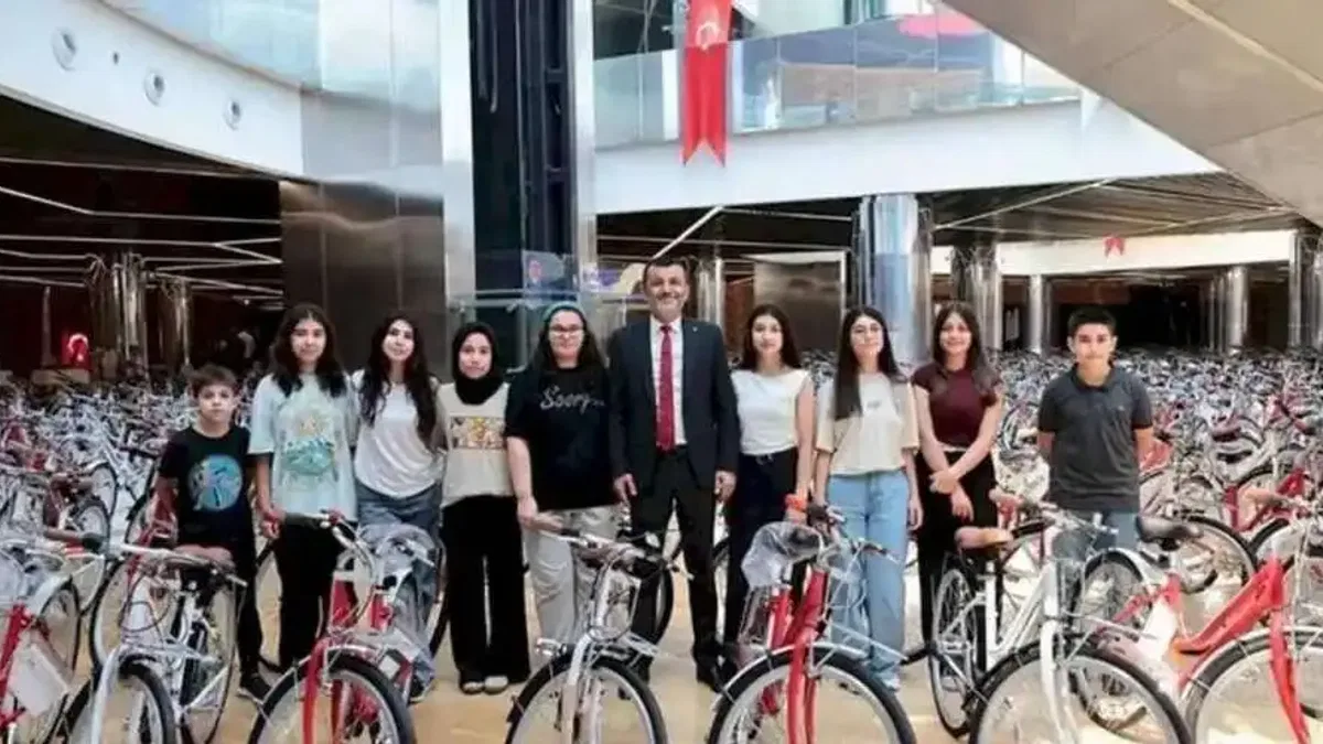 Denizli Büyükşehir’den başarılı öğrencilere bisiklet ödülü