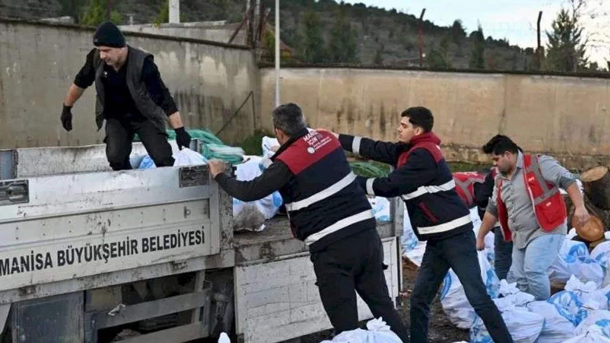 Manisa'da ihtiyaç sahiplerine yürek ısıtan destek