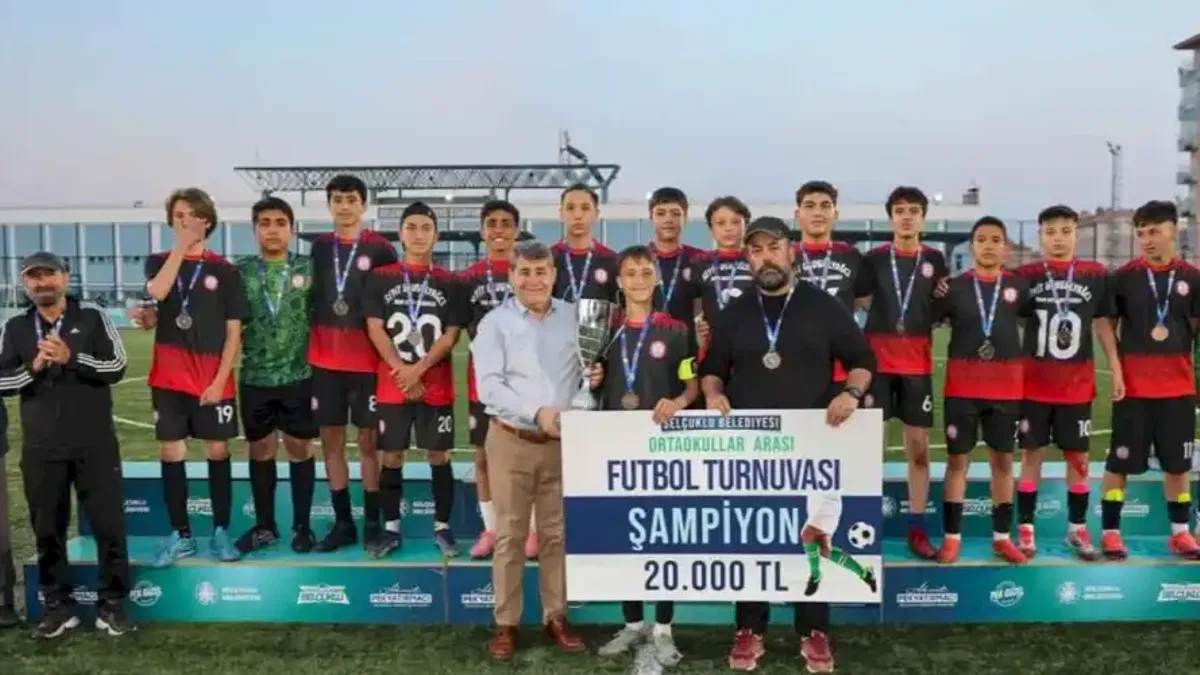 Konya Selçuklu'da ortaokulların futbol heyecanı