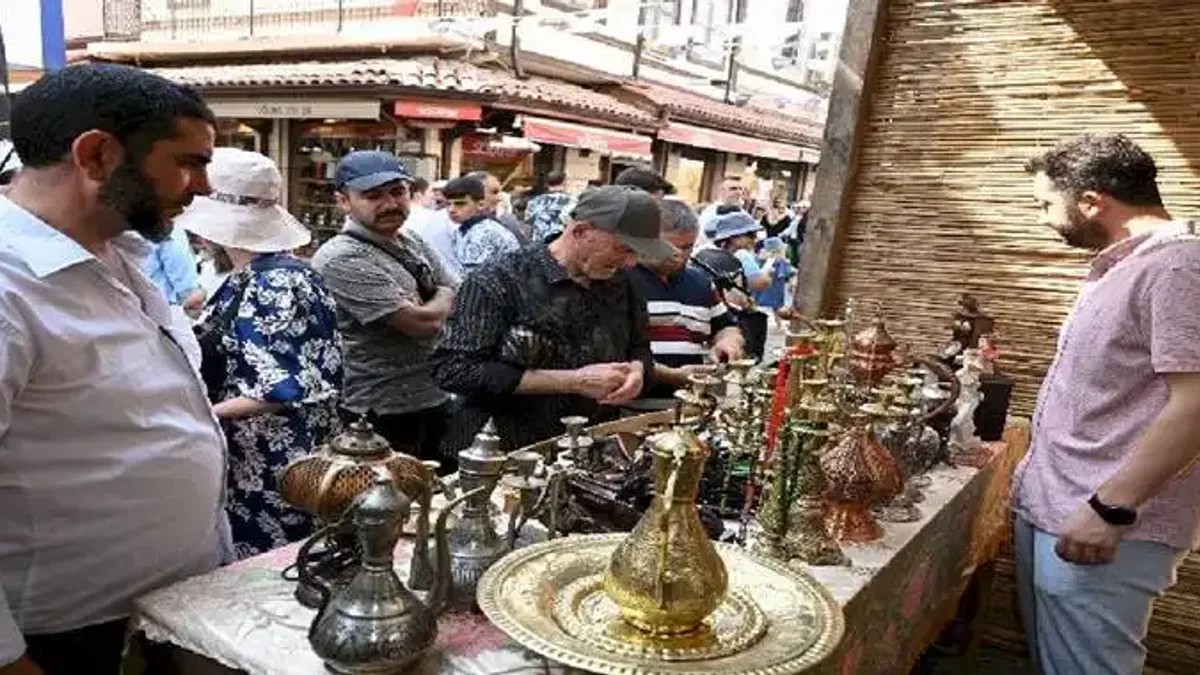 Konya Tarihi Bedesten'te alışveriş bereketi