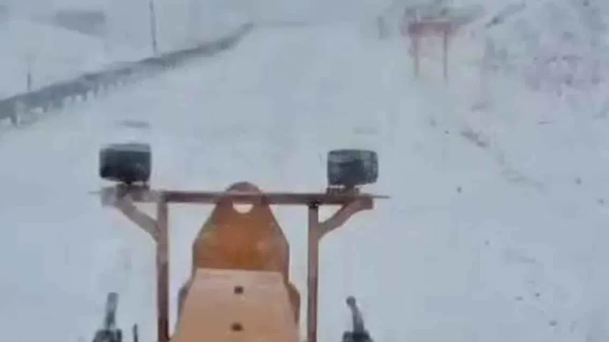 Karayolları kar etkisiyle yol temizleme çalışmalarında