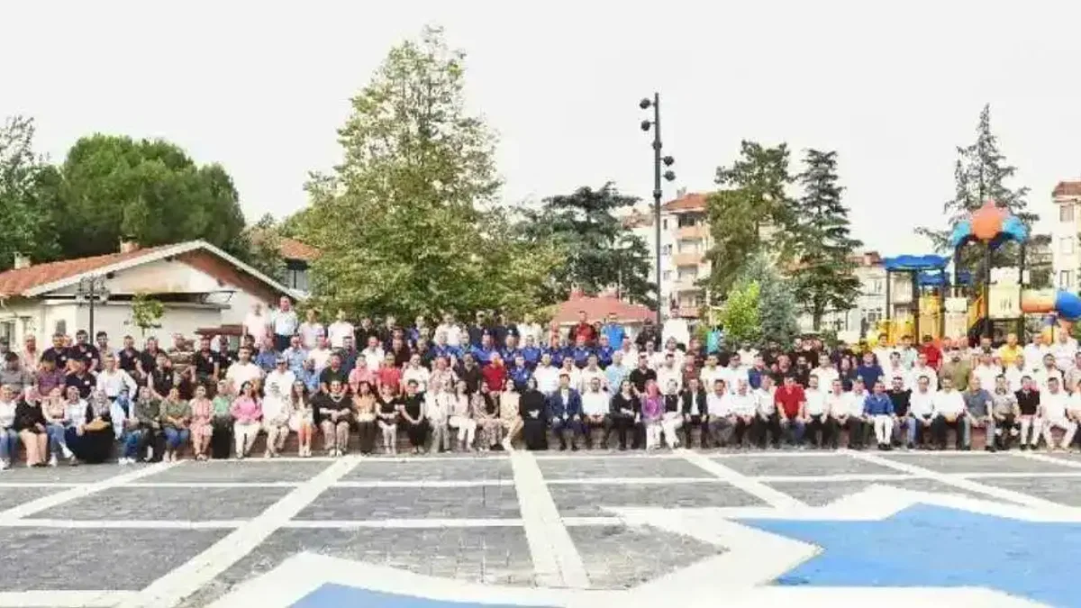 Başkan Özel belediye personeliyle bayramlaştı