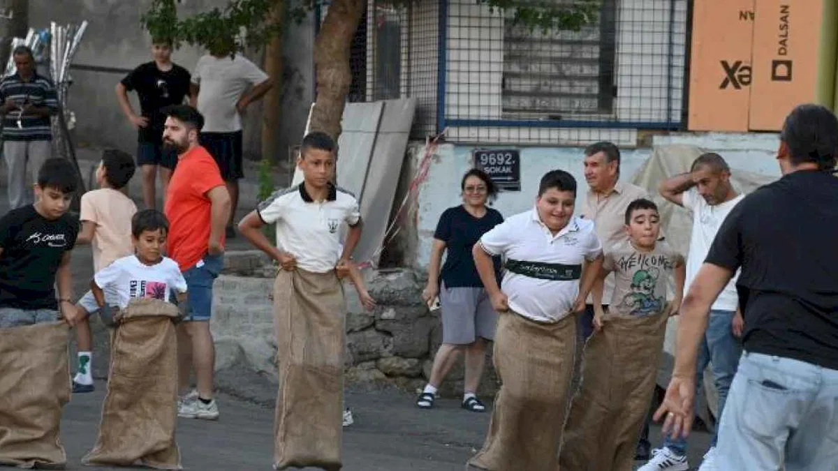 Karabağlar’ın sokakları neşe ve mutluluklar dolup taşıyor!