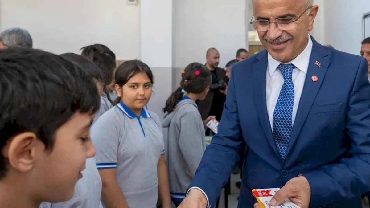 Malatya'da Başkan Er ortaokul öğrencilerini ziyaret etti