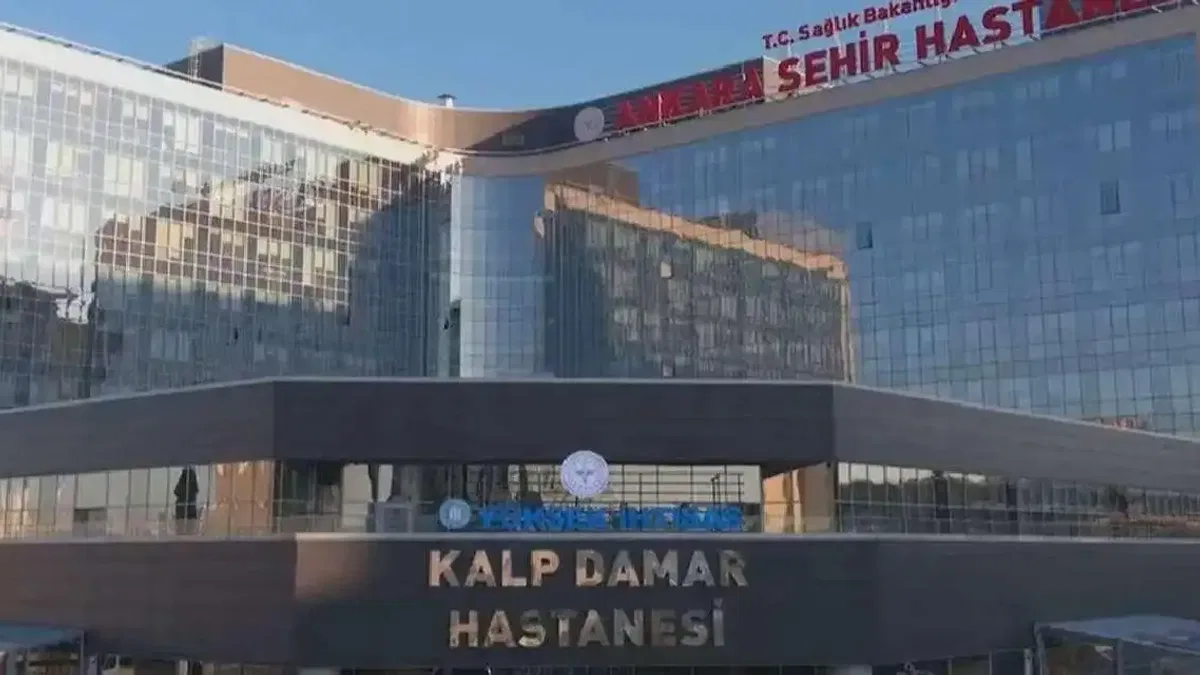 Türkiye’nin ilk yerli kalp-akciğer makinesiyle ilk ameliyat başarıyla gerçekleştirildi
