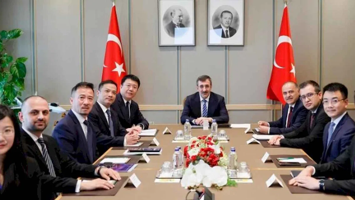Huawei heyetinden Cumhurbaşkanı Yardımcısı'na ziyaret