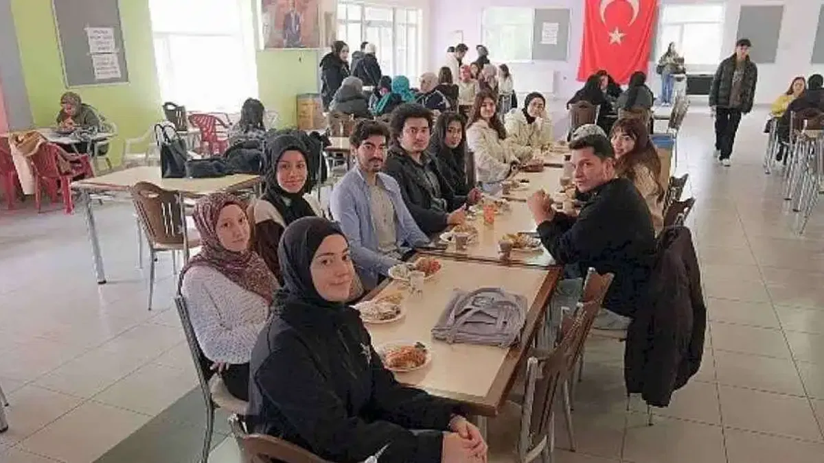 Büyükşehir Gençlik Meclisi Fakülte Kahvaltıları ile Öğrencilerin Kaynaşmasını Sağlıyor