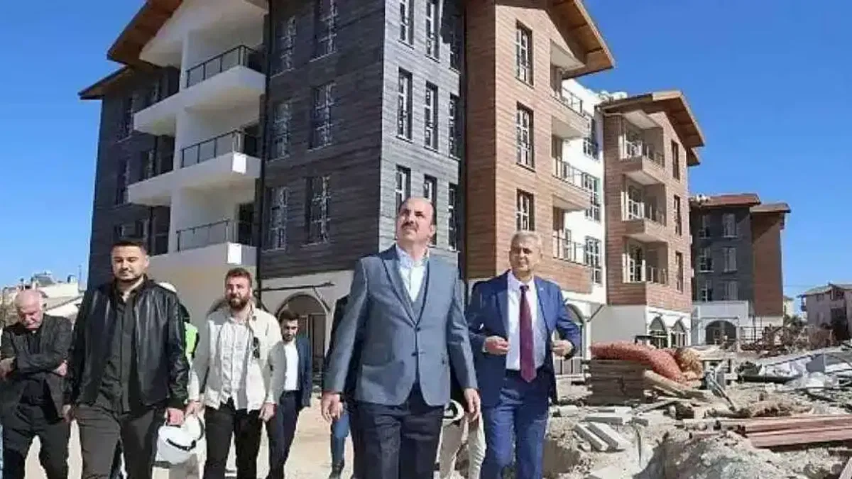 Başkan Altay Kadınhanı İlçe Merkezindeki Kentsel Dönüşüm Çalışmalarını İnceledi