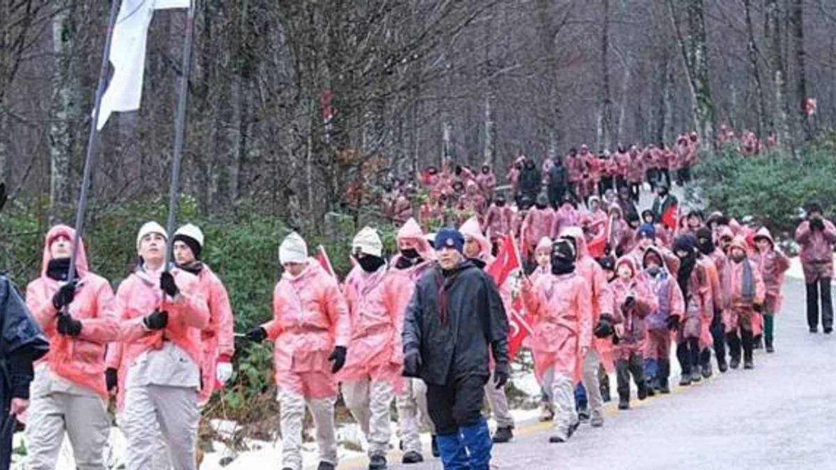 Kağıtspor izcileri Sarıkamış Şehitleri için yürüdü