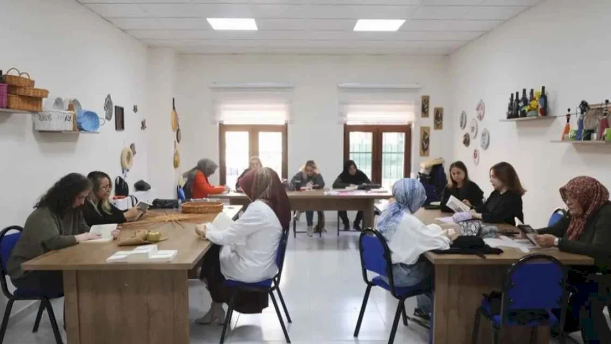 Nevşehir Belediyesi kursiyerlerine kitap okuma etkinlği