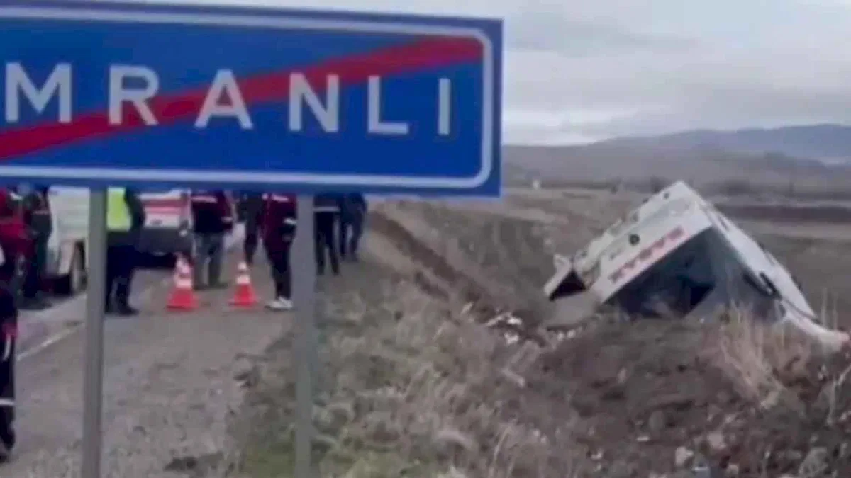 Sivas'ta otobüs devrildi: 2 ölü, 23 yaralı