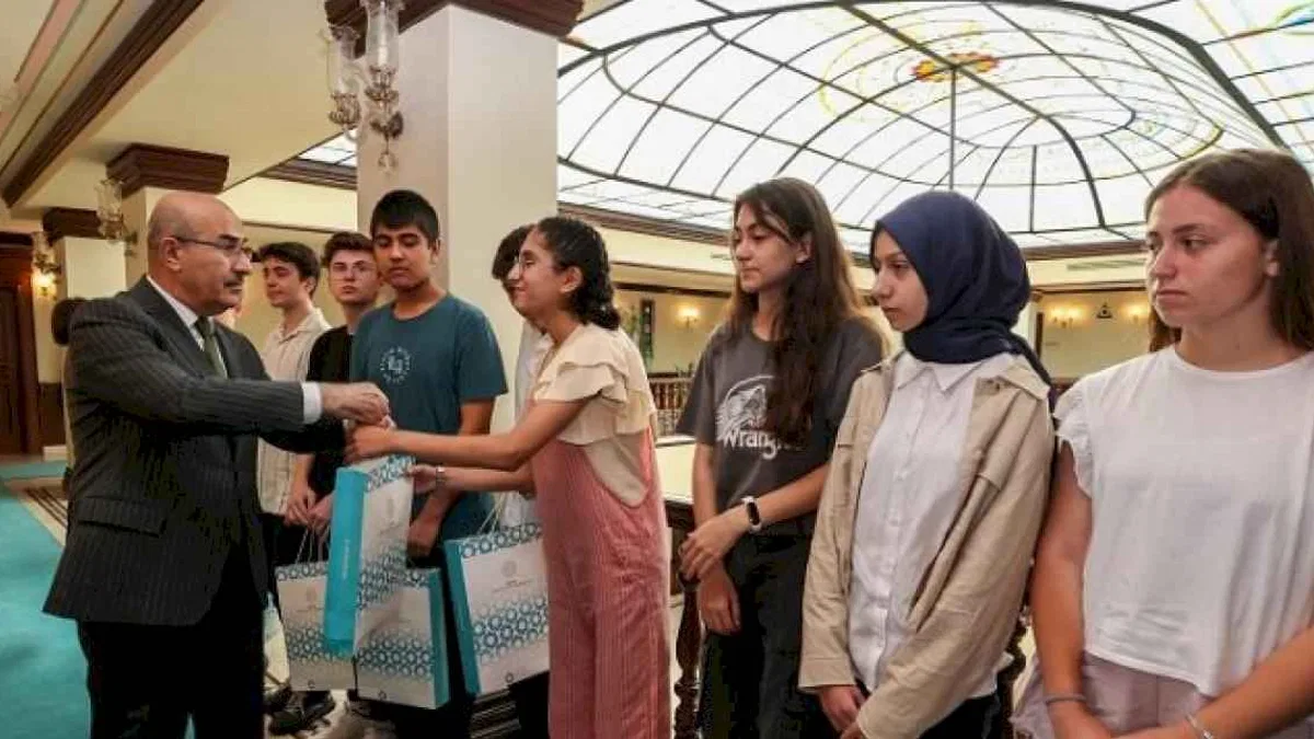 Bursa'da LGS birincileri Valilik Makamı'nda