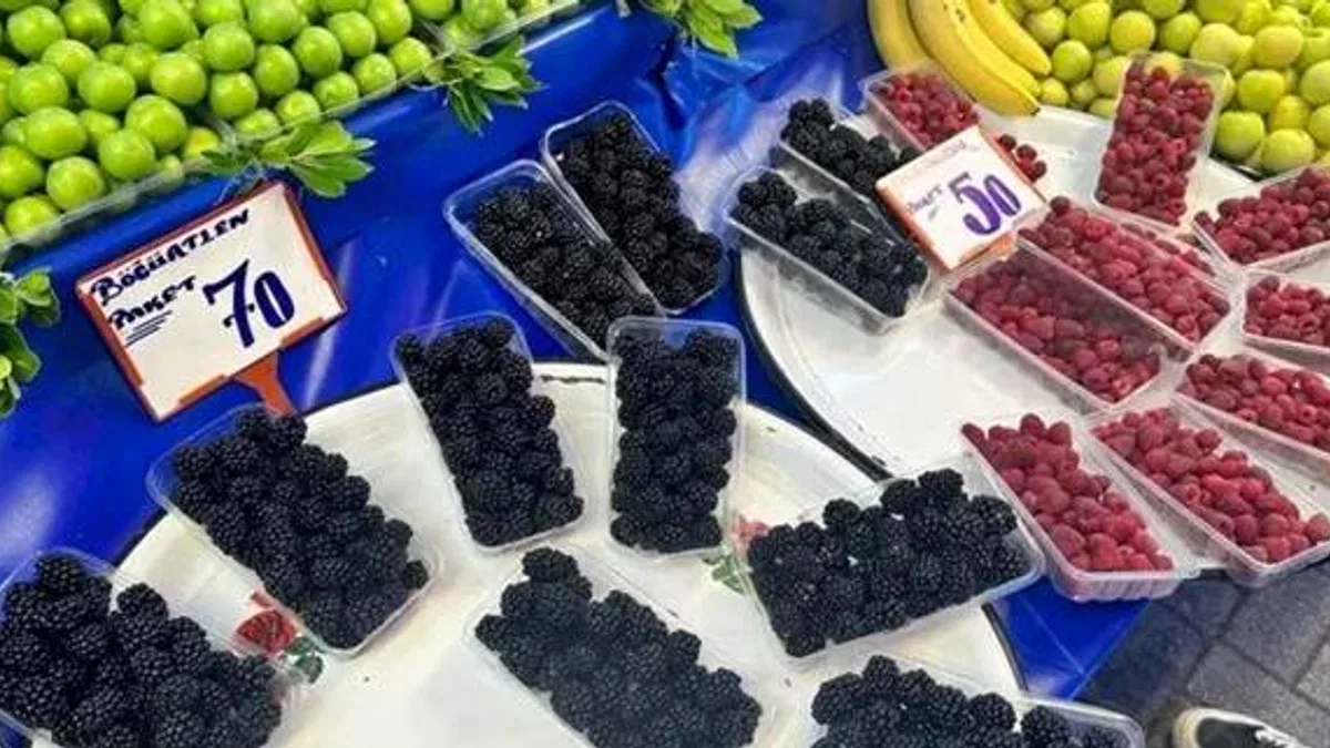 Ahududu ve böğürtlen tezgahlarda
