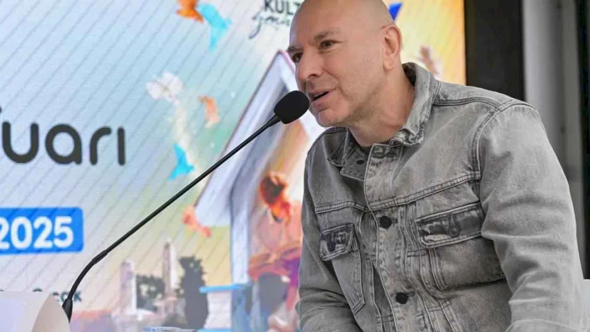Demir Demirkan İzmir'de bu kez edebiyat sahnesinde buluştu