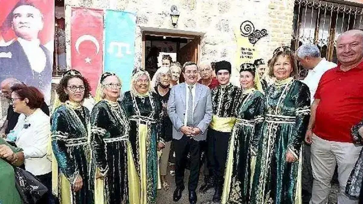 İzmir Kırım Türkleri 'Evlerine' Kavuştu