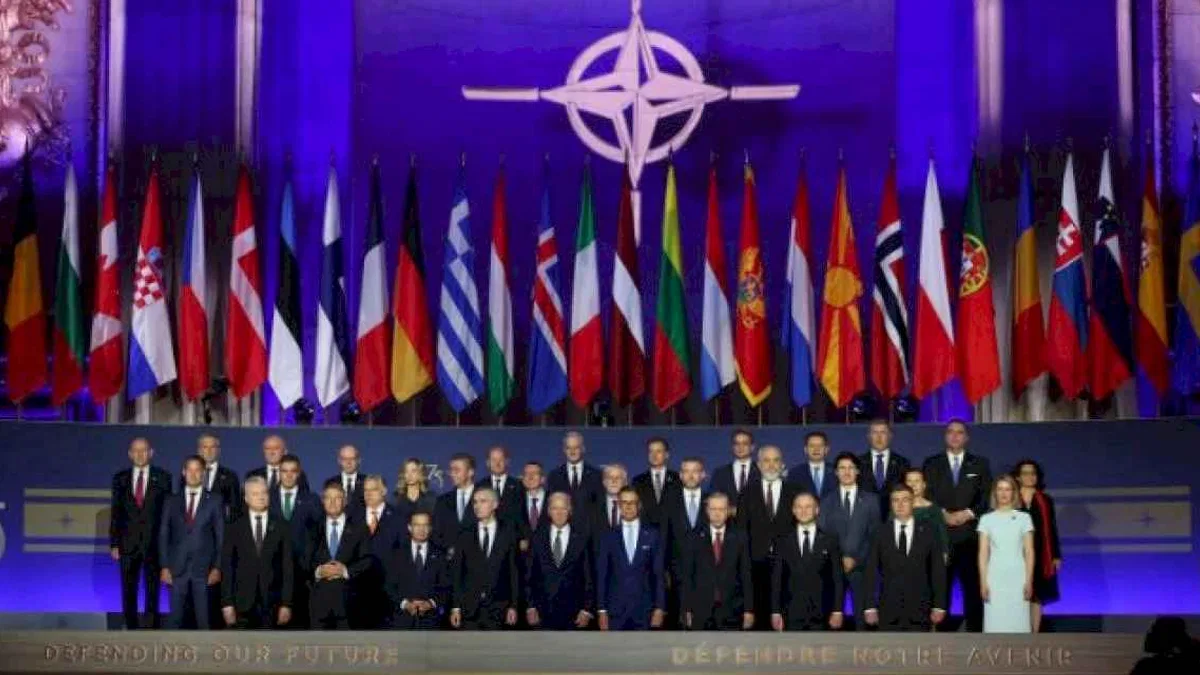 Cumhurbaşkanı Erdoğan'dan NATO zirvesinde aile fotoğrafı