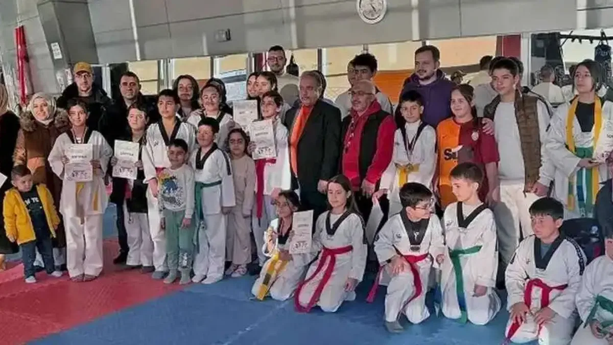Kayseri Talas'ta tekvandocular kuşak taktı