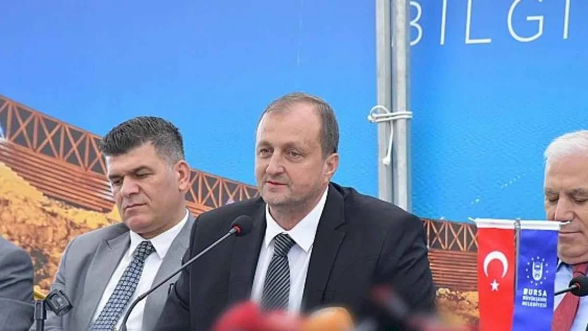 İznik'te gerçekleştirilen kazı çalışmalarının bilgilendirme toplantısı göl kenarında gerçekleşti