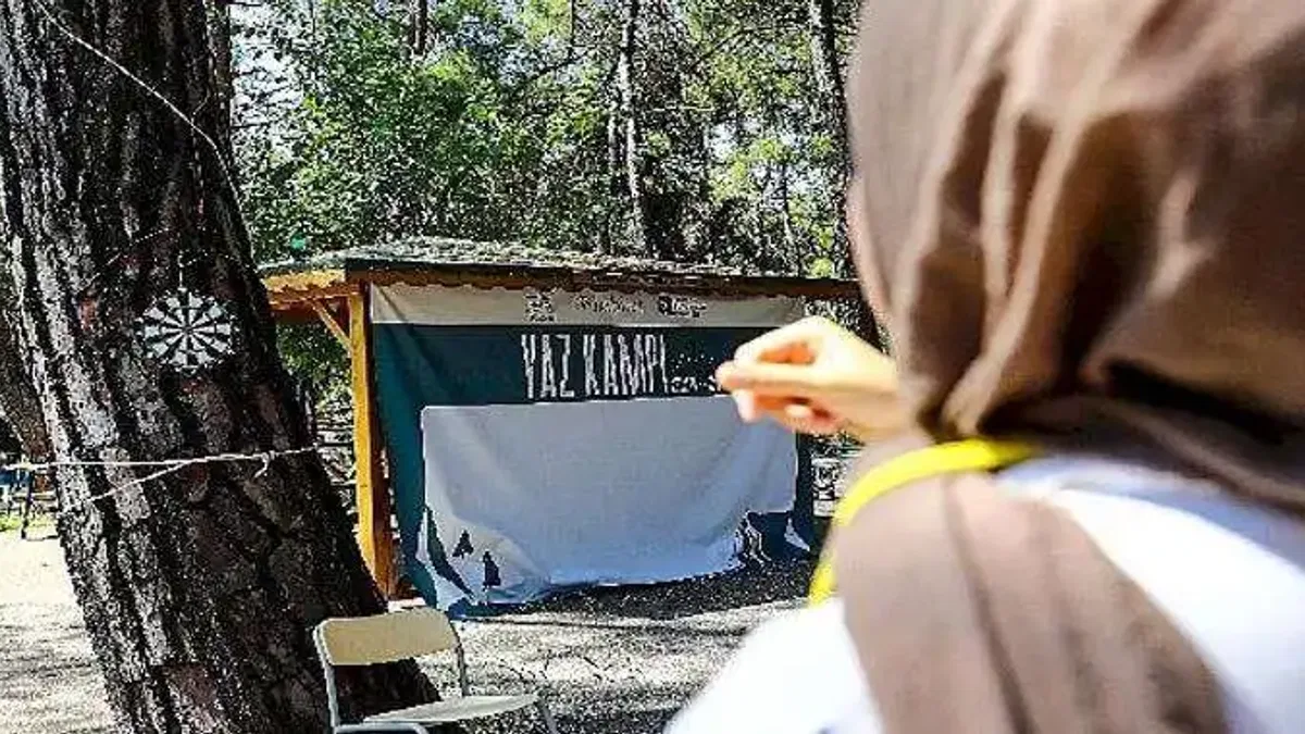 Depremzede gençler Büyükşehir Gençlik Kampı'nda moral depoluyor