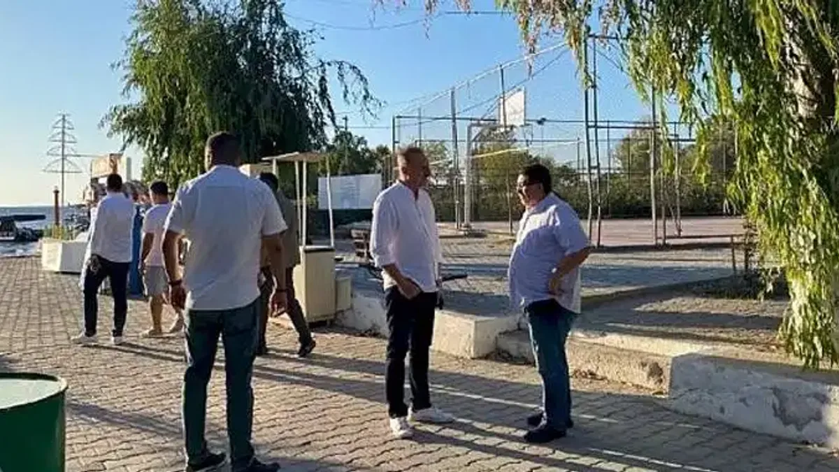 Başkan Atabay, Mavişehir esnafını ziyaret etti
