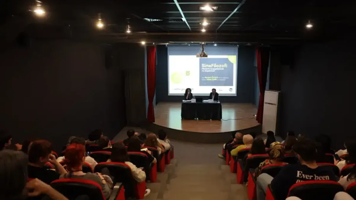 Sinemaseverler 'SineFilozofi' söyleşisinde buluştu