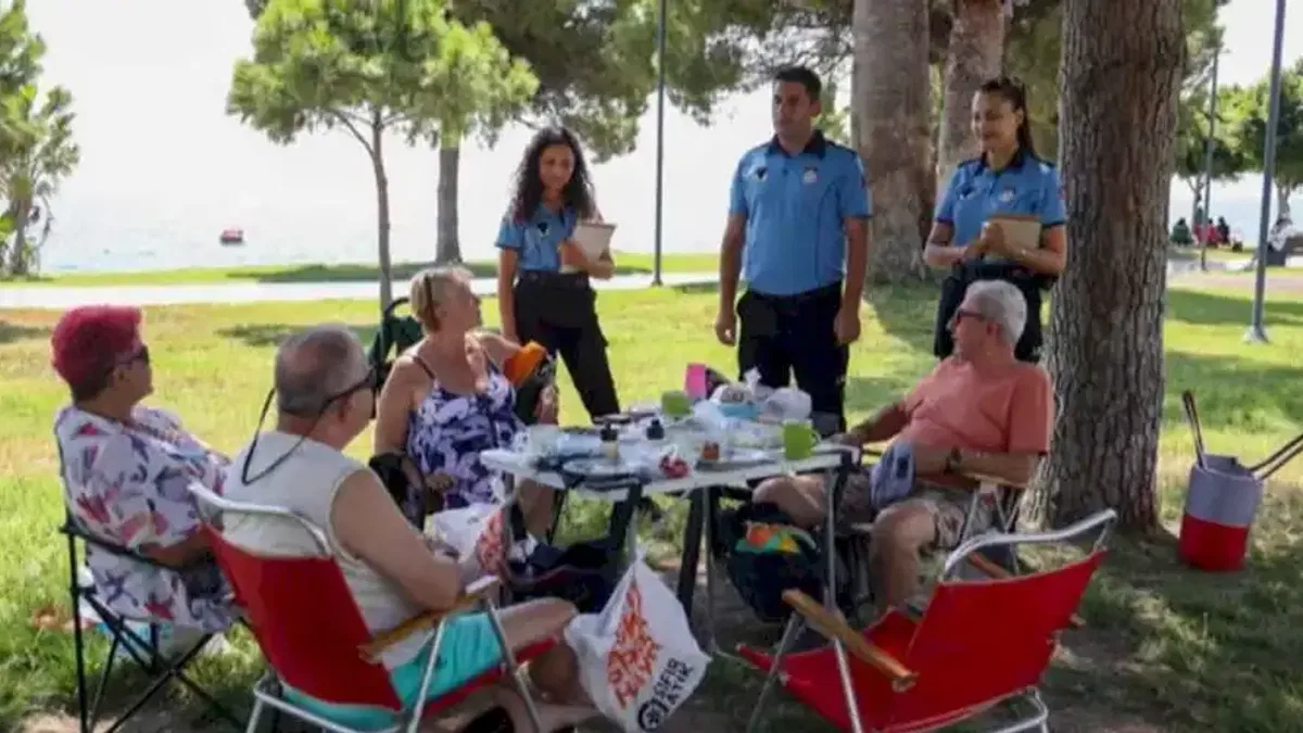 Antalya Konyaaltı Sahili’nde temizlik seferberliği