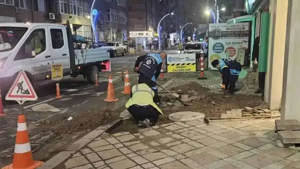 Kocaeli Büyükşehir gece de durmadan çalışıyor