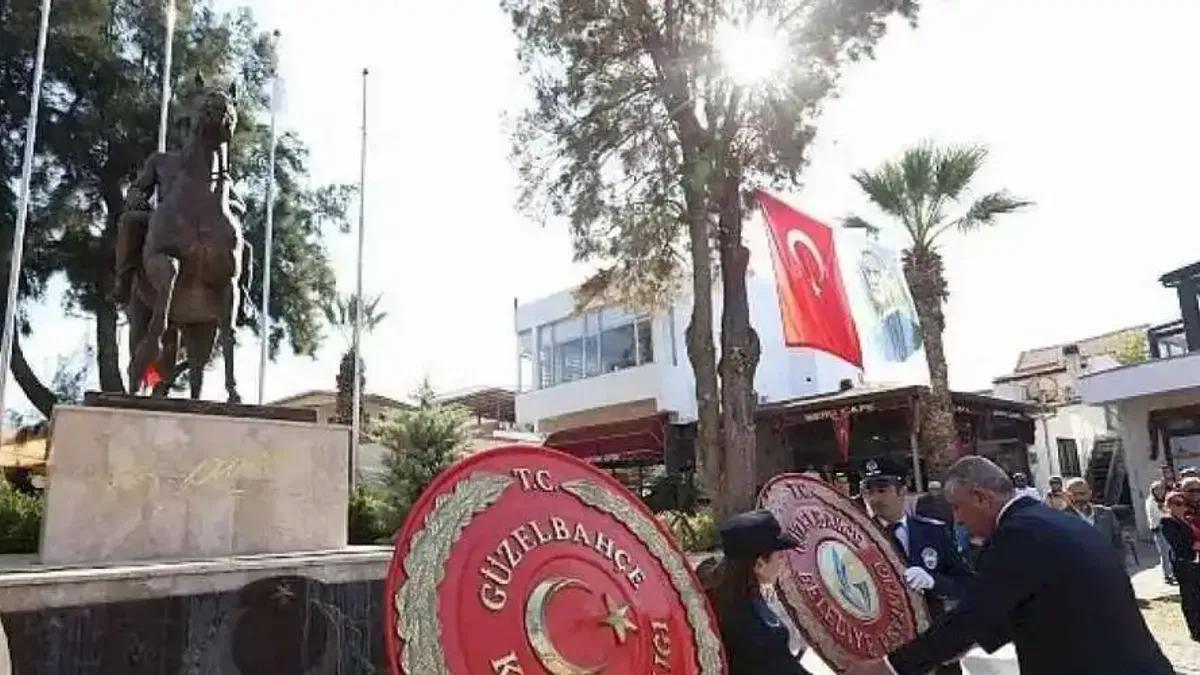 Güzelbahçe'de Ata'nın Huzuruna Çelenk Sunuldu