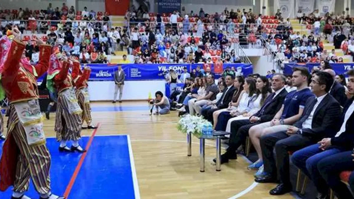 İBB yurtlarında mezuniyet coşkusu