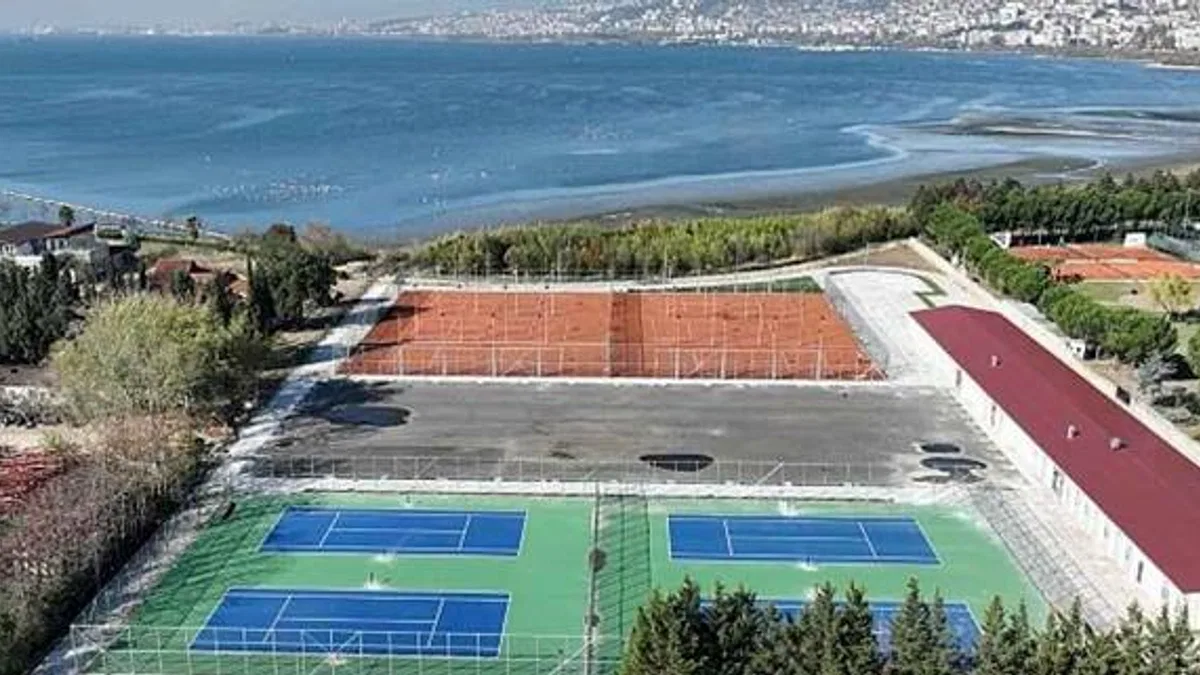 Büyükşehir'in İzmit Tenis Merkezinde sona doğru